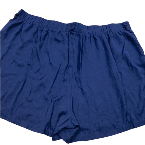 Forever 21 size 2X Royal blue shorts - Picture 2 of 5